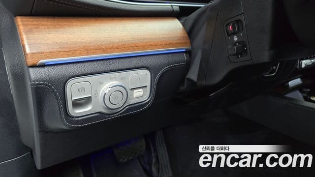 Mercedes-Benz GLE-Class 2021 — Photo 26/34