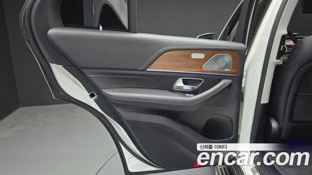 Mercedes-Benz GLE-Class 2021 — Photo 21/34
