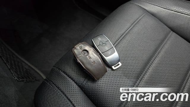 Mercedes-Benz GLE-Class 2021 — Photo 10/34