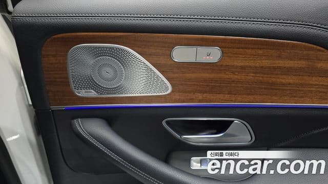 Mercedes-Benz GLE-Class 2021 — Photo 33/34