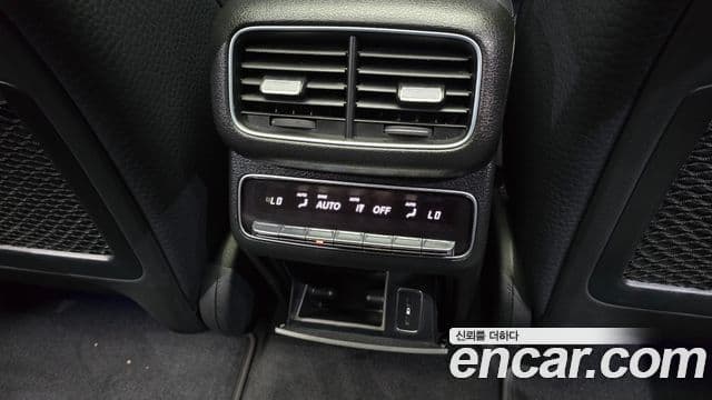 Mercedes-Benz GLE-Class 2021 — Photo 25/34