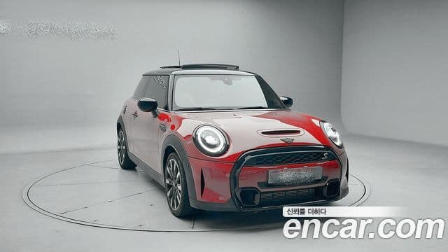 Mini Cooper S 2023 — ფოტო 10/19