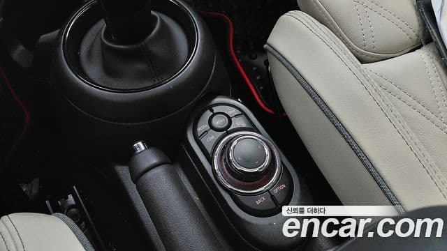 Mini Cooper S 2023 — ფოტო 9/19