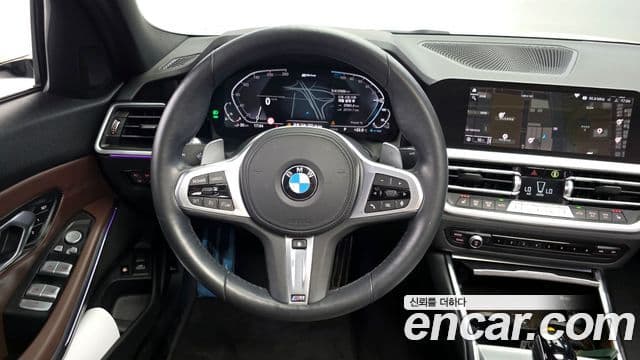BMW 3 Series 2021 — ფოტო 13/20