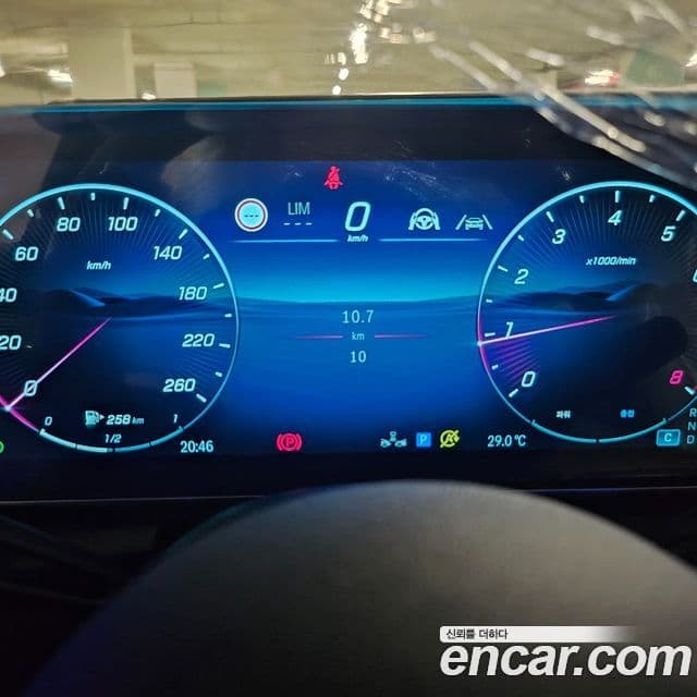 Mercedes-Benz GLC-Class 2026 — Photo 9/17
