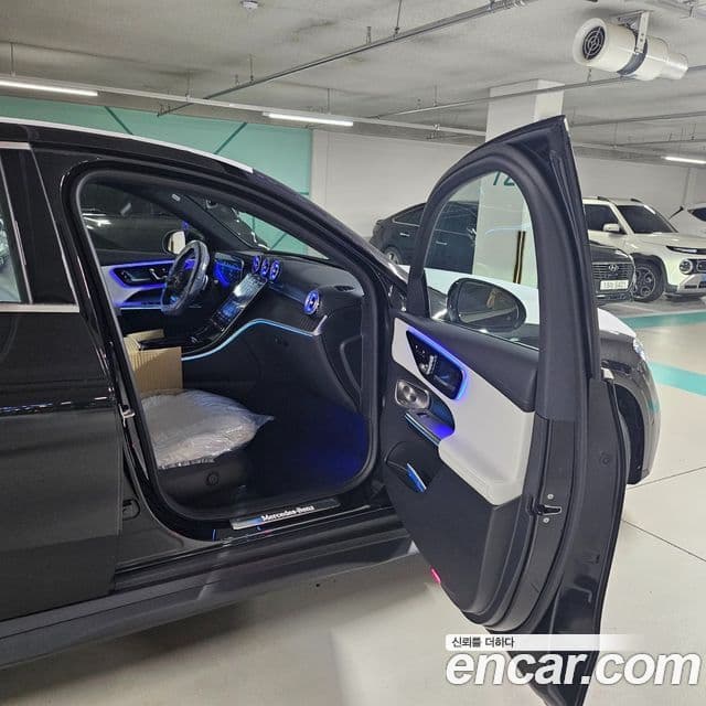 Mercedes-Benz GLC-Class 2026 — Photo 17/17