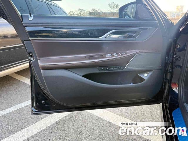 BMW 7 Series 2018 — Şəkil 13/19