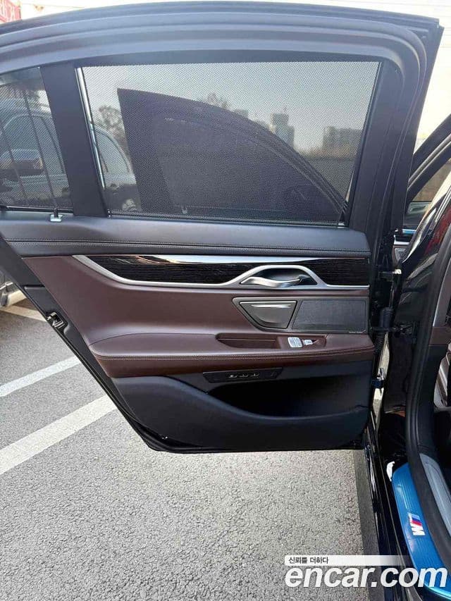BMW 7 Series 2018 — Şəkil 14/19