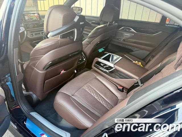 BMW 7 Series 2018 — Şəkil 16/19