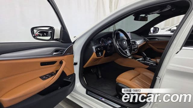 BMW 5 Series 2018 — Şəkil 9/20