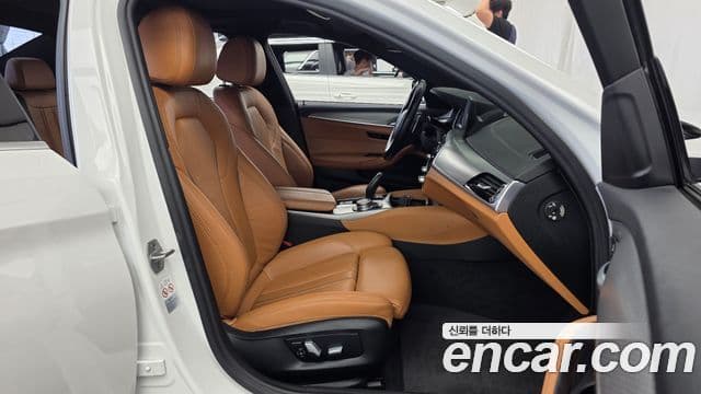 BMW 5 Series 2018 — Şəkil 10/20