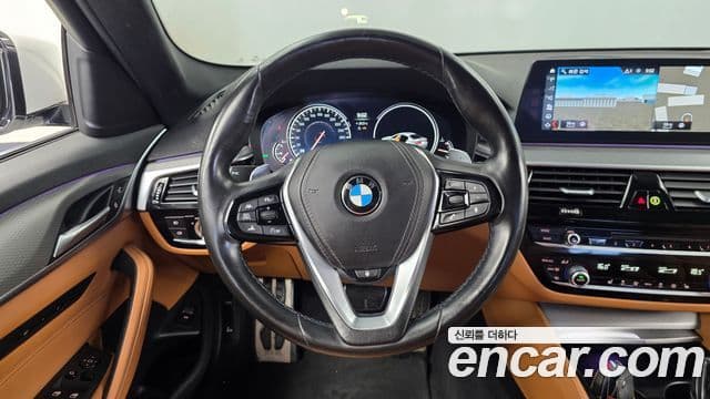 BMW 5 Series 2018 — Şəkil 12/20