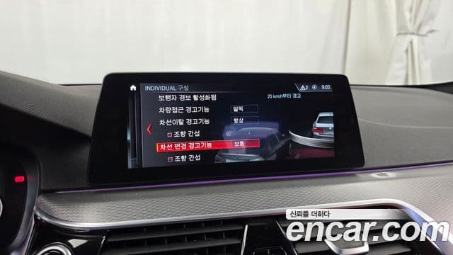 BMW 5 Series 2018 — Şəkil 15/20