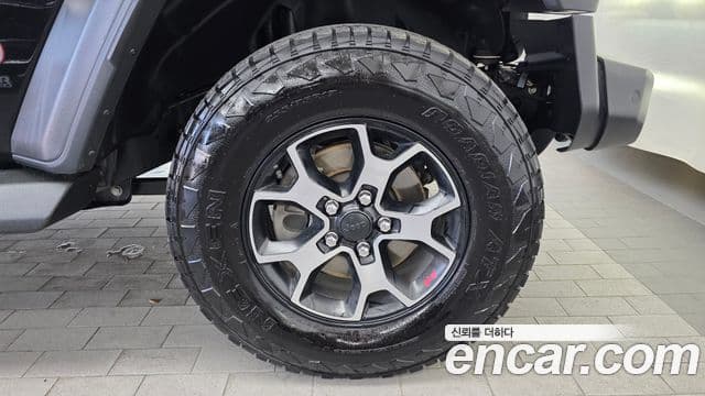 Jeep Wrangler 2021 — ფოტო 6/30
