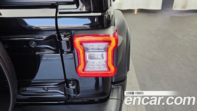 Jeep Wrangler 2021 — ფოტო 29/30
