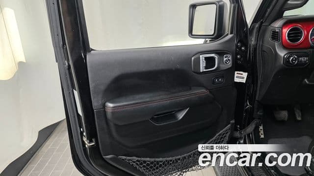 Jeep Wrangler 2021 — ფოტო 12/30