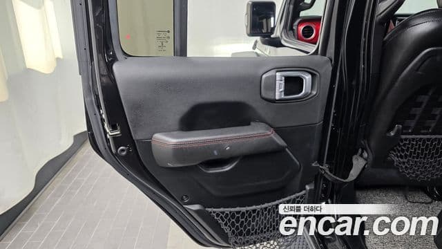 Jeep Wrangler 2021 — ფოტო 9/30