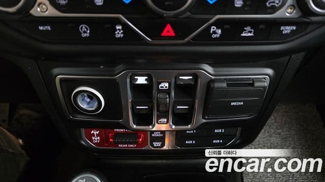 Jeep Wrangler 2021 — ფოტო 1/30