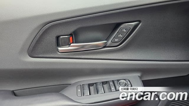 Toyota Prius 2024 — ფოტო 16/20