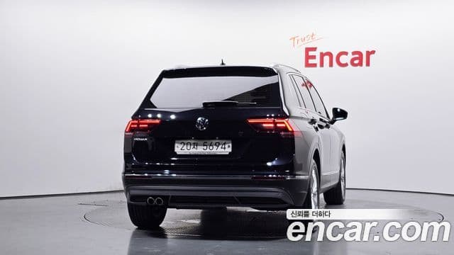 Volkswagen Tiguan 2018 — Photo 11/30