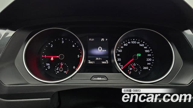 Volkswagen Tiguan 2018 — Photo 12/30