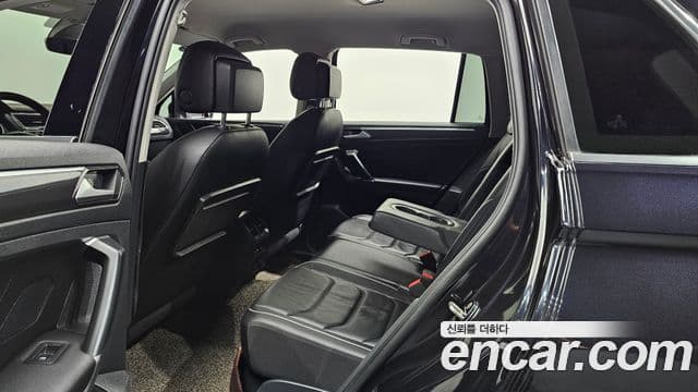 Volkswagen Tiguan 2018 — Photo 8/30