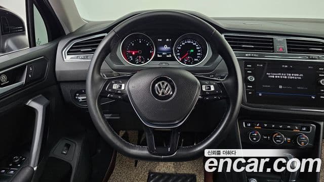 Volkswagen Tiguan 2018 — Photo 19/30