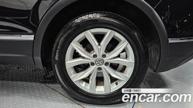 Volkswagen Tiguan 2018 — Photo 28/30