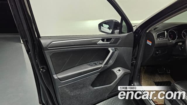 Volkswagen Tiguan 2018 — Photo 18/30
