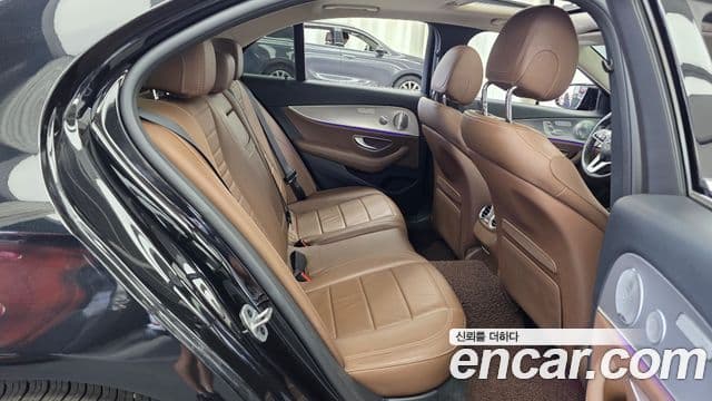 Mercedes-Benz E-Class 2019 — Фото 12/20