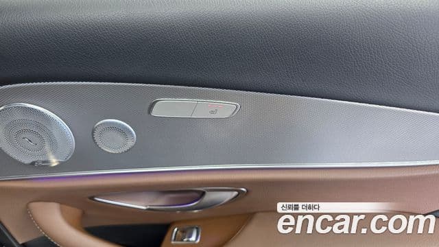 Mercedes-Benz E-Class 2019 — Фото 18/20