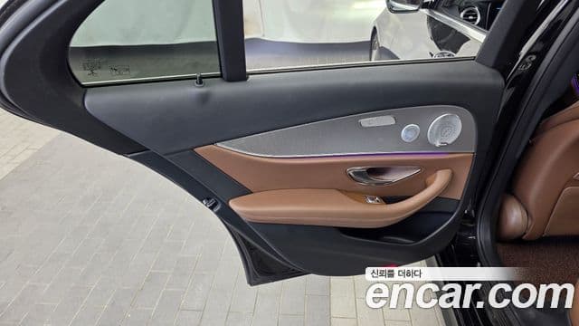 Mercedes-Benz E-Class 2019 — Photo 20/33