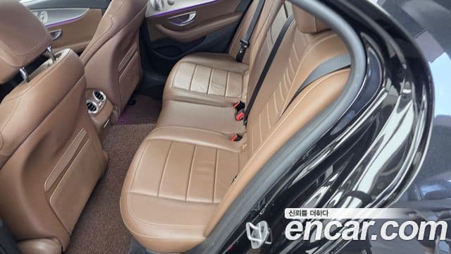 Mercedes-Benz E-Class 2019 — Photo 15/33