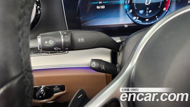 Mercedes-Benz E-Class 2019 — Photo 28/33