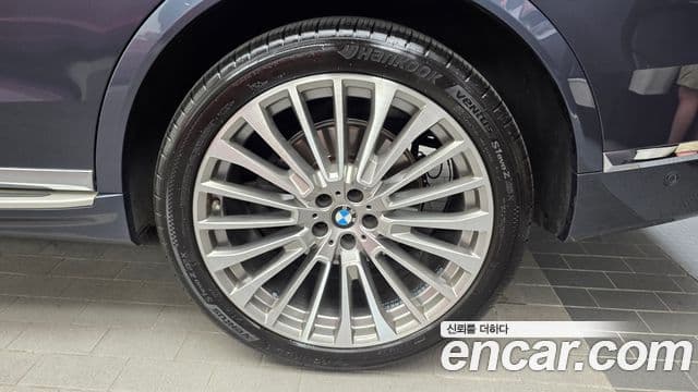 BMW X7 2022 — ფოტო 15/33