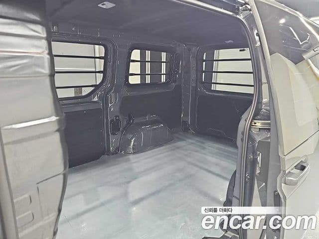Hyundai Staria 2025 — Şəkil 11/20
