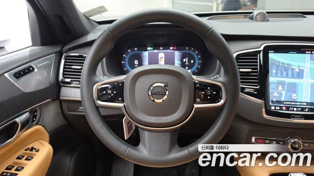 Volvo XC90 2025 — ფოტო 13/20