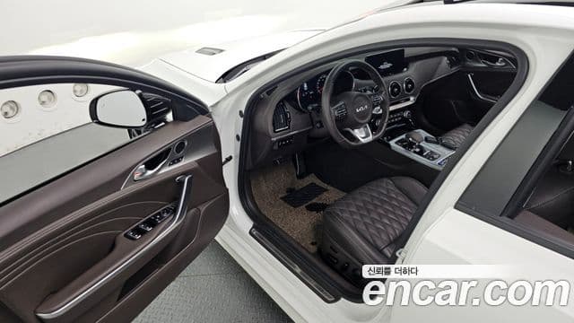 Kia Stinger 2022 — Şəkil 10/20
