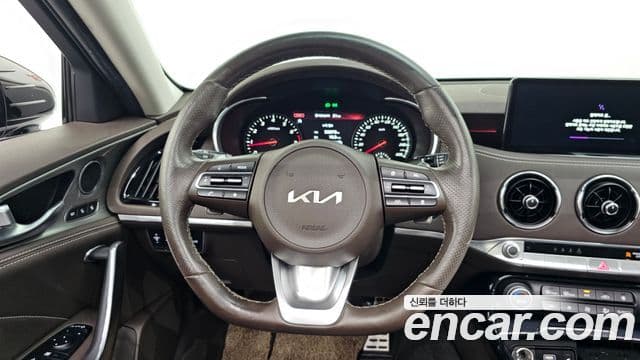 Kia Stinger 2022 — Şəkil 13/20