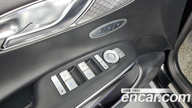 Genesis GV70 2023 — ფოტო 17/20