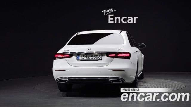 Mercedes-Benz E-Class 2020 — Фото 4/20