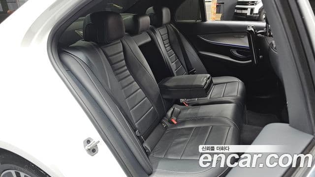 Mercedes-Benz E-Class 2020 — Фото 11/20