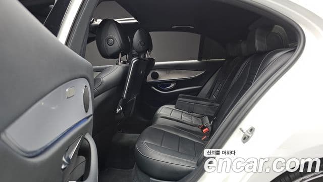 Mercedes-Benz E-Class 2020 — Фото 12/20