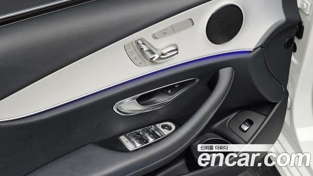 Mercedes-Benz E-Class 2020 — Фото 19/20
