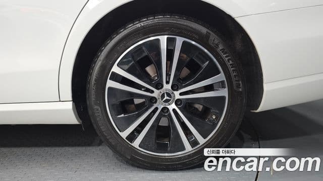 Mercedes-Benz E-Class 2020 — Photo 11/31