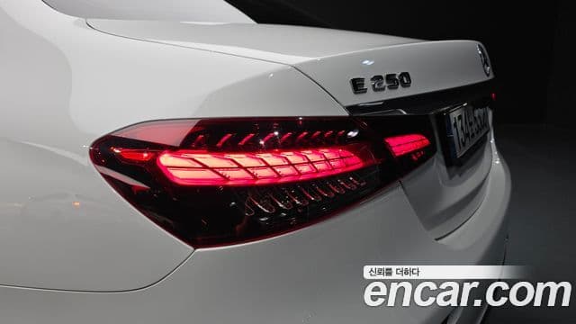 Mercedes-Benz E-Class 2020 — Photo 5/31