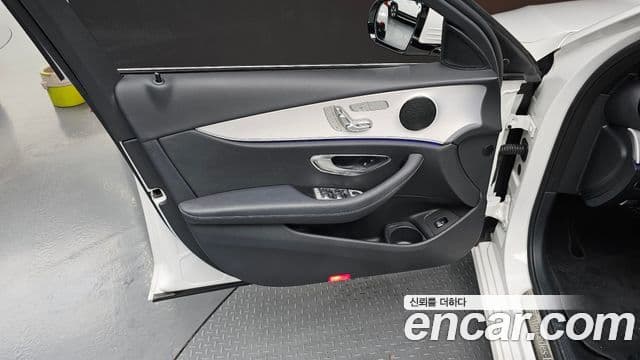 Mercedes-Benz E-Class 2020 — Photo 26/31