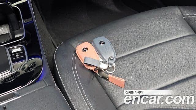 Mercedes-Benz E-Class 2020 — Photo 27/31
