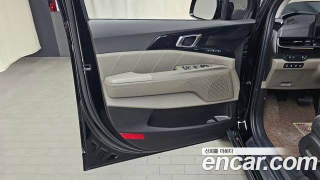 Kia Carnival 2025 — ფოტო 10/33