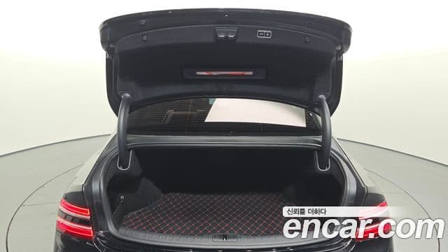 Genesis Electrified G80 2022 — Şəkil 18/20